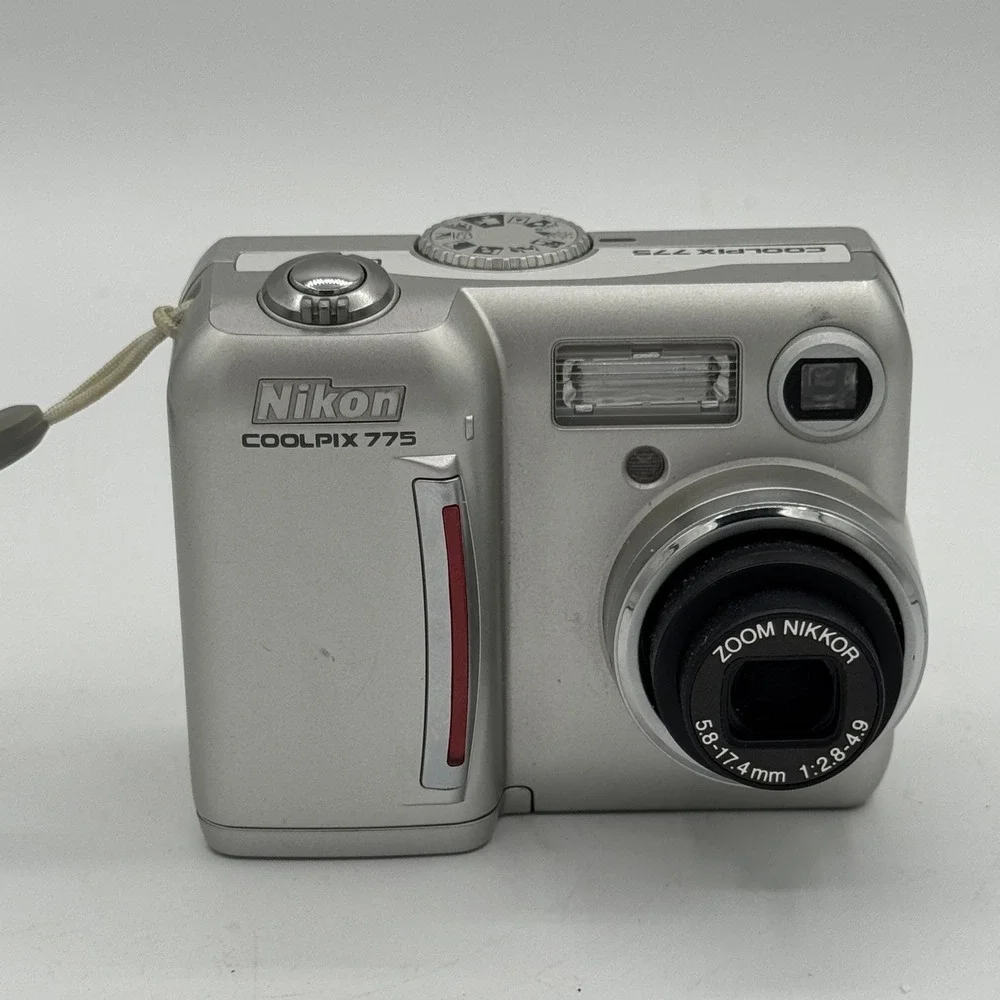Nikon coolpix 775